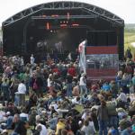 Vrijdagmiddag op Groene Strand tijdens optreden Kalio Gayo foto Eddy Westveer