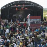 Vrijdagmiddag op Groene Strand tijdens optreden Kalio Gayo foto Eddy Westveer