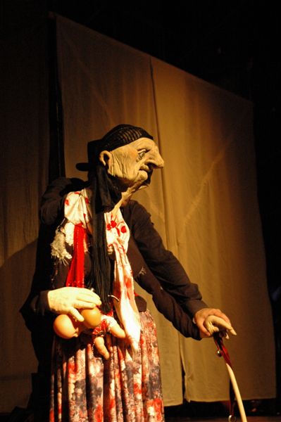 http://www.cultuurpodium.nl/images/theater_froe_froe__theater_stap_rom-sarina_en_de_marionetten_van_de_liefde_copyright_henry_krul_17.jpg